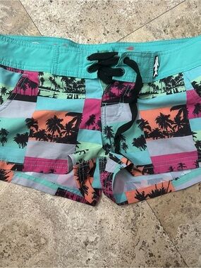 Maui and Sons women’s Hawaiian Tropical Patchwork Swim Shorts size 5